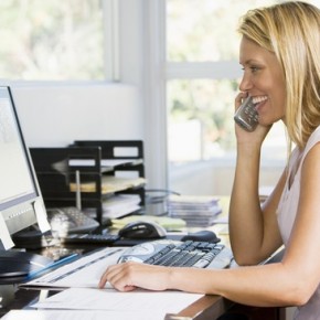 woman-in-home-office-with-computer-using-telephone-smiling-290x290 500р/день с нуля, или в интернете денег нет!