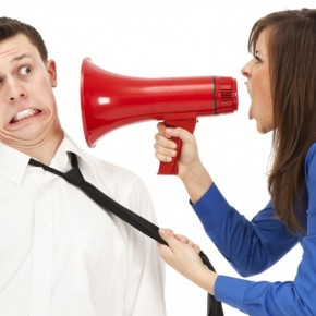 woman-yelling-in-megaphone_big-290x290 Почему мой спонсор в МЛМ бизнесе полный тупица?
